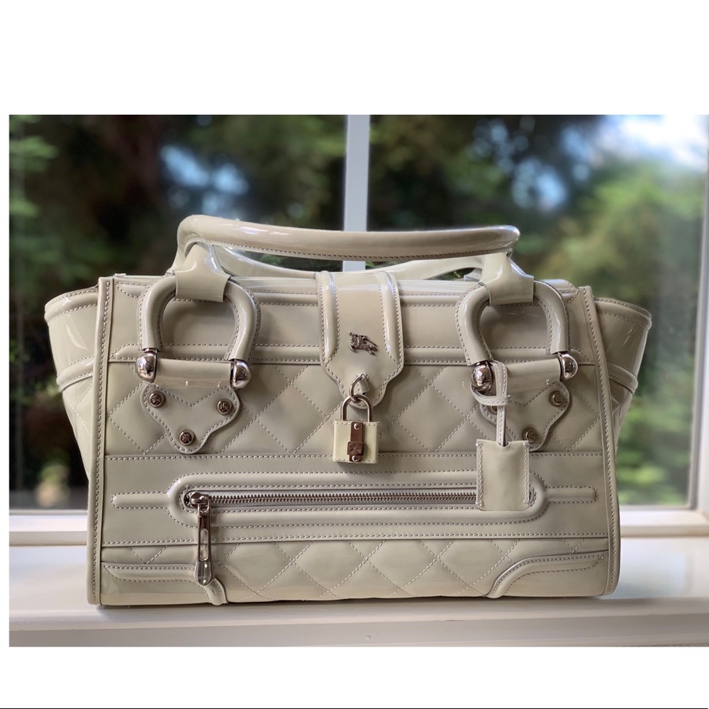 AUTHENTIC  BURBERRY PATENT  LEATHER BAG. UNUSED.